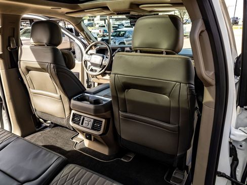 Used 2025 Ford F450 Platinum w/ Platinum Plus Package AWD/4WD image 30