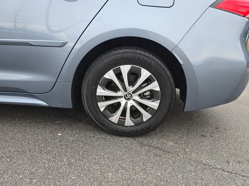 Used 2021 Toyota Corolla LE image 34