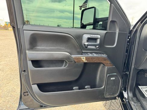 Used 2019 GMC Sierra 2500 Denali w/ Duramax Plus Package AWD/4WD image 29