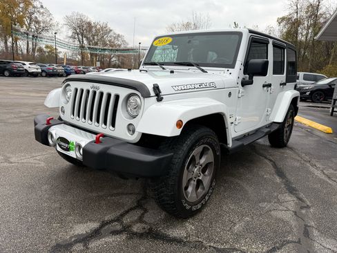 Used 2018 Jeep Wrangler Unlimited Sahara w/ Connectivity Group image 7