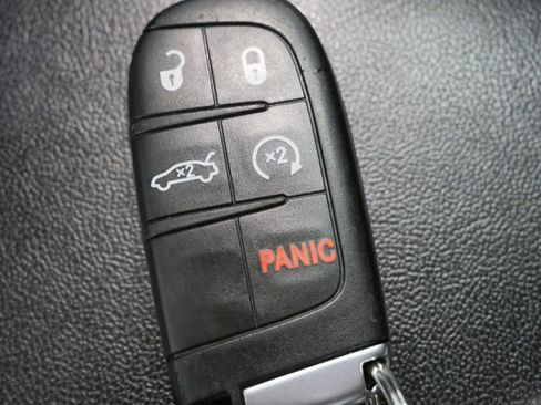 Used 2023 Jeep Grand Cherokee L Limited w/ Black Appearance Package AWD/4WD image 32
