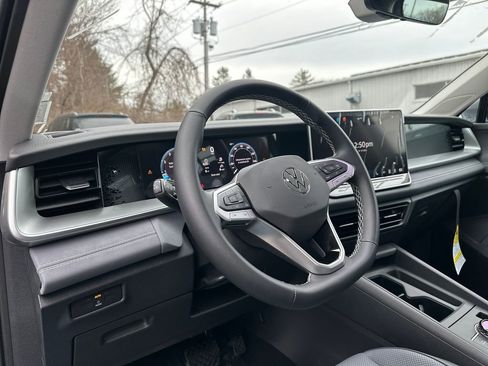 New 2026 Volkswagen Tiguan SE image 6