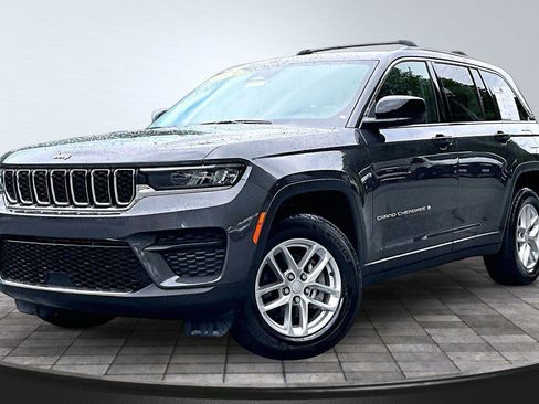 Certified 2024 Jeep Grand Cherokee Laredo X w/ Trailer Tow Package AWD/4WD image 12