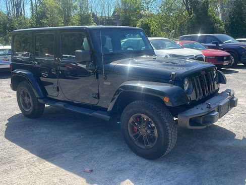 Used 2016 Jeep Wrangler Unlimited Sahara AWD/4WD image 9