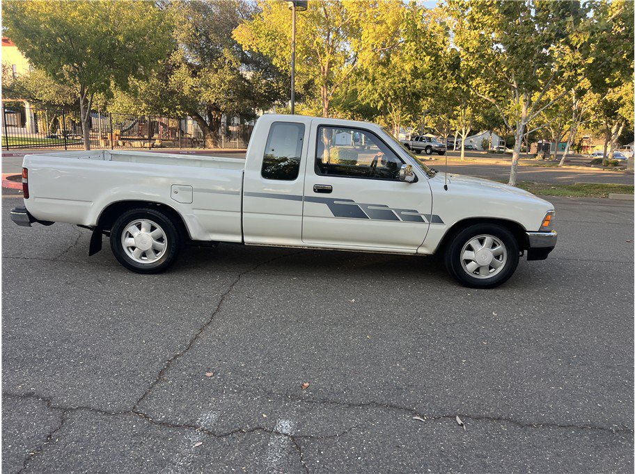 Used 1992 Toyota Pickup SR5 RWD image 4