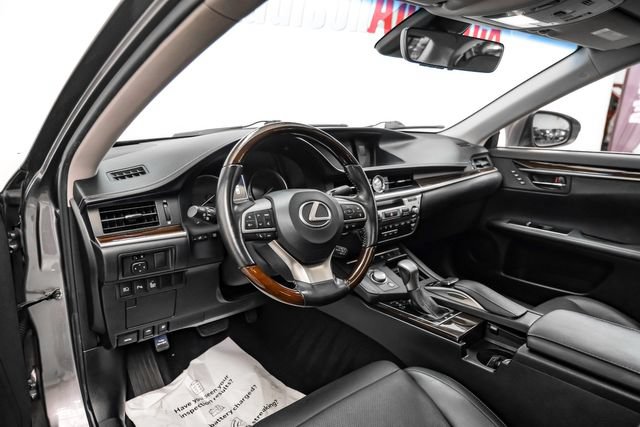 Used 2016 Lexus ES 350 w/ Ultra Luxury Package FWD image 3