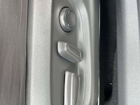 Used 2020 Toyota Camry LE image 28