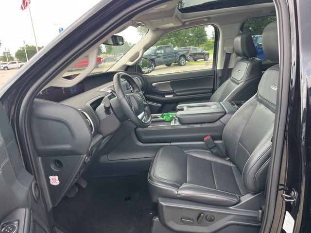 Used 2025 Ford Expedition Platinum AWD/4WD image 18
