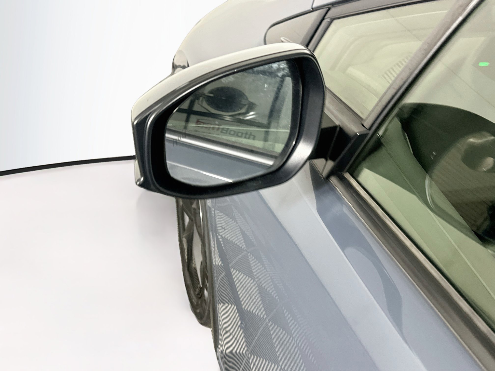 Used 2025 Toyota Prius LE FWD image 16