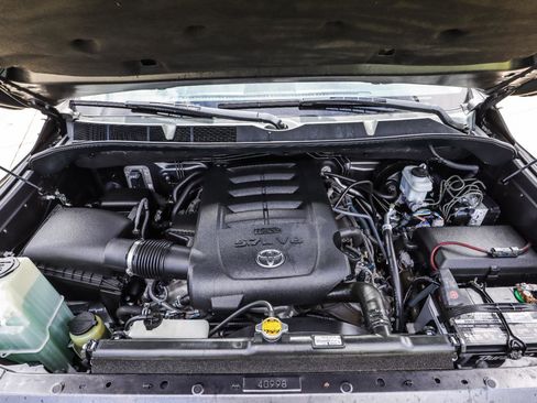 Used 2015 Toyota Tundra SR5 w/ TRD Off Road Package AWD/4WD image 18