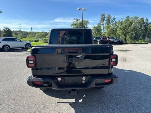 Used 2024 Jeep Gladiator Sport AWD/4WD image 5