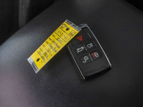 Used 2020 Land Rover Range Rover HSE image 13