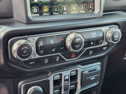 Used 2020 Jeep Wrangler Unlimited Sahara AWD/4WD image 21