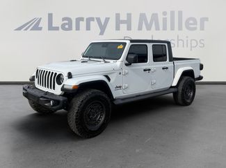Used 2020 Jeep Gladiator Overland video 1