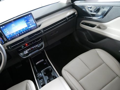 Used 2023 Lincoln Corsair AWD w/ Equipment Group 101A image 11