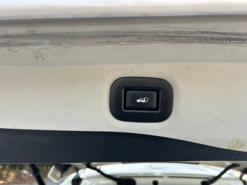 Used 2019 Nissan Rogue SV FWD image 32