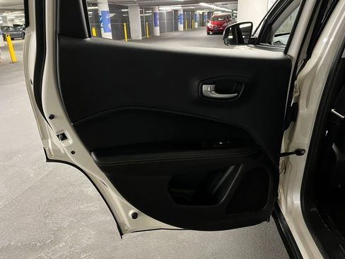 Used 2019 Jeep Compass Limited image 18