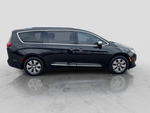 Used 2018 Chrysler Pacifica Limited w/ Advanced Safetytec Group FWD image 9