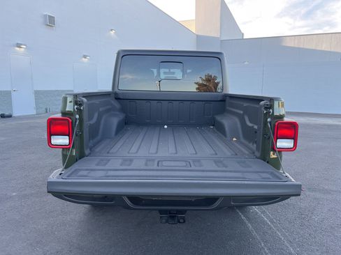 Used 2023 Jeep Gladiator Willys image 15