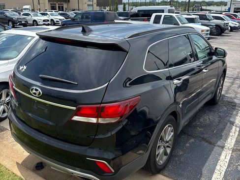 Used 2018 Hyundai Santa Fe SE FWD image 3