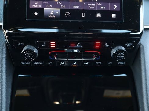 New 2025 Jeep Grand Cherokee Altitude image 7