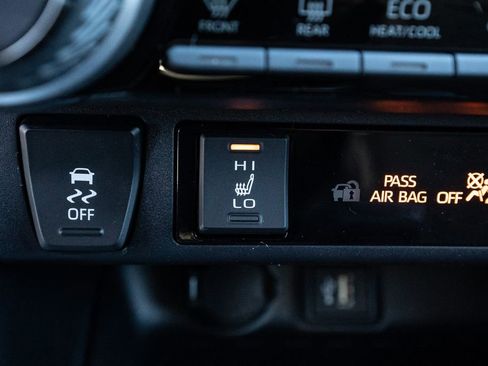 New 2025 Toyota RAV4 XLE w/ Convenience Package image 30