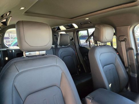 Used 2024 Land Rover Defender 110 X image 32