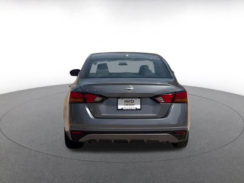 Used 2025 Nissan Altima 2.5 SV FWD image 12