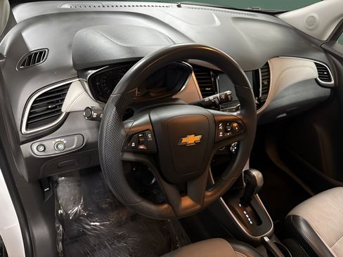 Used 2021 Chevrolet Trax LT FWD image 17