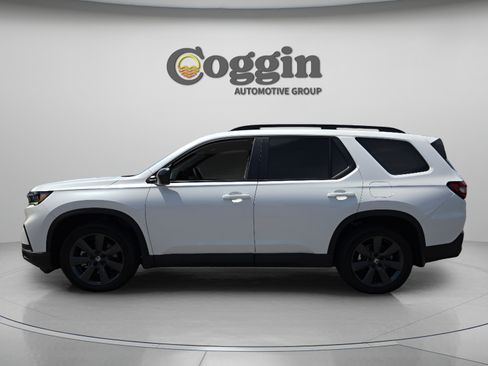 Used 2025 Honda Pilot Sport image 2