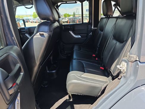 Used 2017 Jeep Wrangler Unlimited Rubicon AWD/4WD image 26