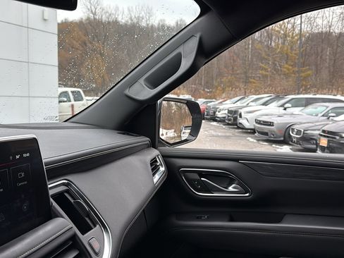 Used 2022 GMC Yukon SLT w/ SLT Premium Package image 24