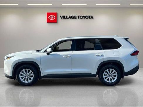 Certified 2024 Toyota Grand Highlander XLE FWD image 2