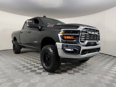 Used 2025 RAM 2500 Big Horn AWD/4WD image 3