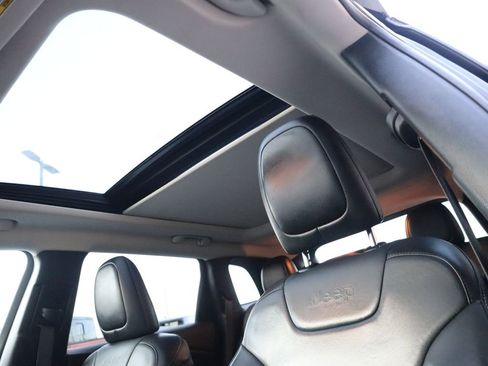 Used 2018 Jeep Cherokee Limited image 40