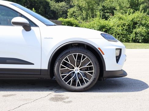 New 2025 Porsche Macan Electric image 11