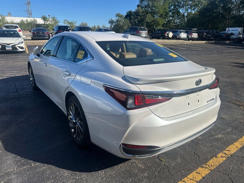 Used 2024 Lexus ES 300h w/ Accessory Package (Z2) FWD image 2