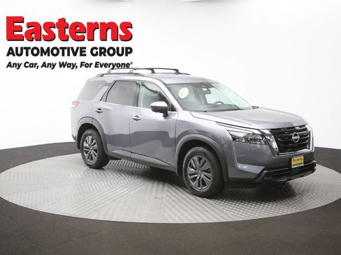 Used 2024 Nissan Pathfinder SV AWD/4WD image 47