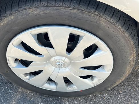 Used 2015 Toyota Yaris L FWD image 17