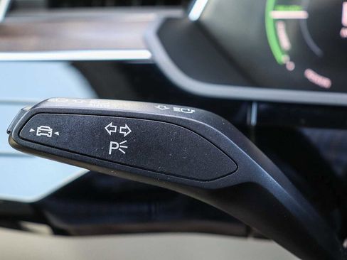 Used 2023 Audi e-tron Premium Plus w/ Premium Plus Package AWD/4WD image 30
