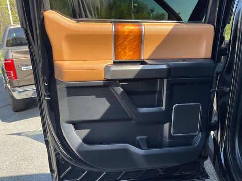 Used 2016 Ford F150 Limited w/ Trailer Tow Package image 34