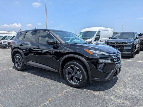 Used 2024 Nissan Rogue SV FWD image 2