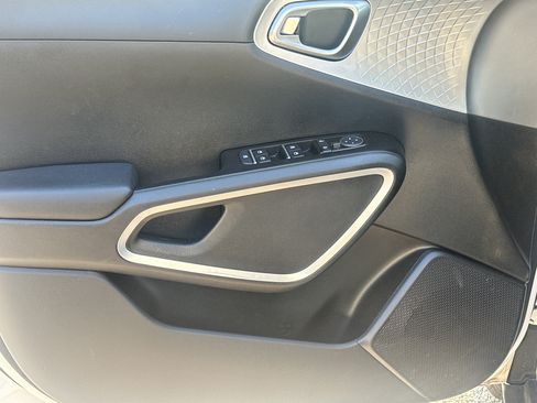 Used 2024 Kia Soul LX w/ Option Group 015 FWD image 10