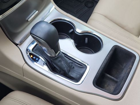 Used 2020 Jeep Grand Cherokee Limited image 21