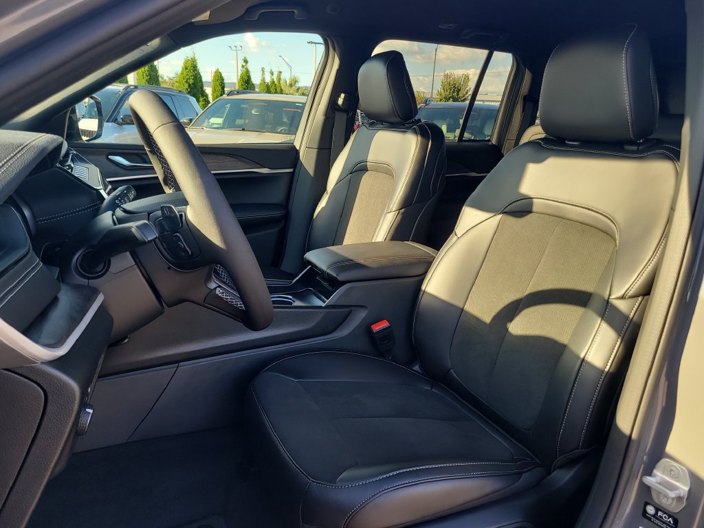 New 2027 Jeep Grand Cherokee Altitude AWD/4WD image 21