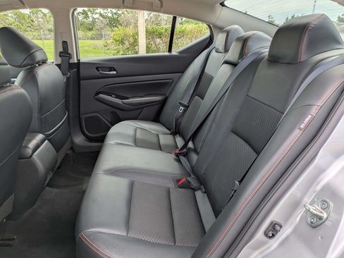 Used 2023 Nissan Altima 2.5 SR FWD image 14