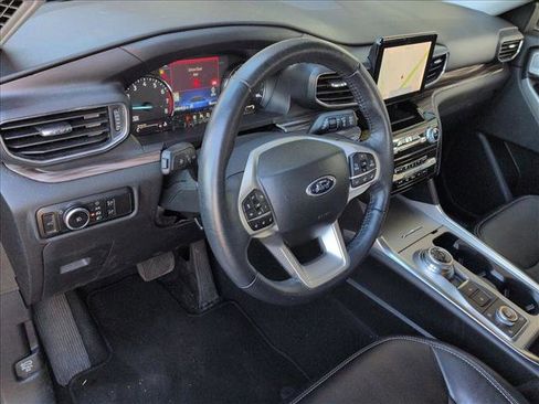 Used 2023 Ford Explorer Limited image 9