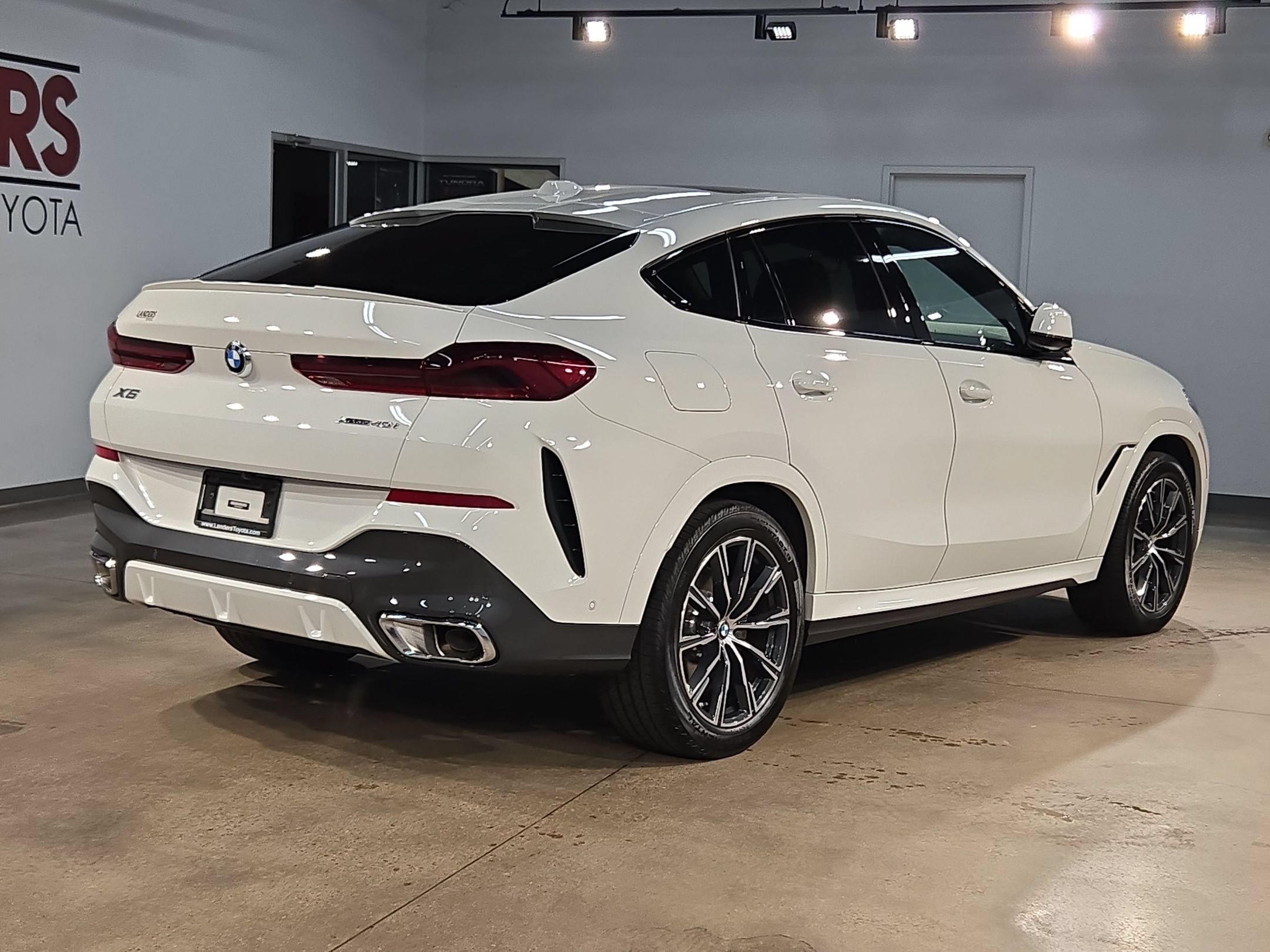 Used 2024 BMW X6 xDrive40i w/ Premium Package AWD/4WD image 7
