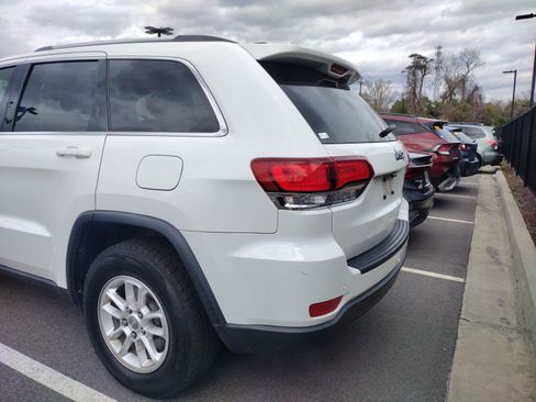 Used 2020 Jeep Grand Cherokee Laredo image 4