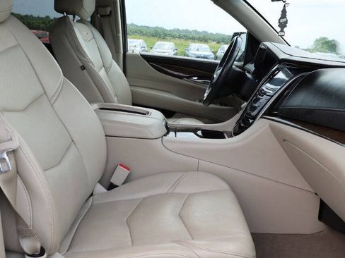 Used 2020 Cadillac Escalade ESV Premium Luxury AWD/4WD image 15